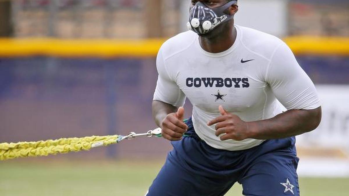 
Dallas Cowboys middle linebacker Rolando McClain (55), who wore an oxygen deprivation mask while working out in training camp, practiced with the team for the first time Monday. 
