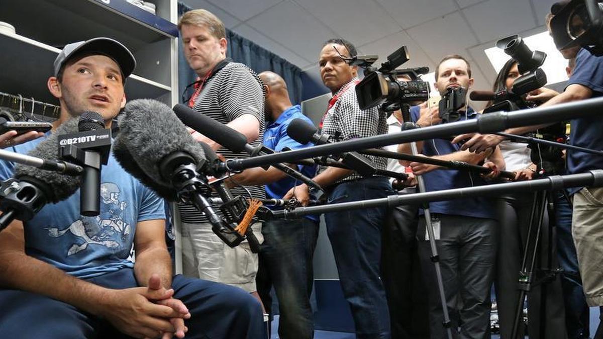Cowboys quarterback Tony Romo draws a crowd when he speaks.