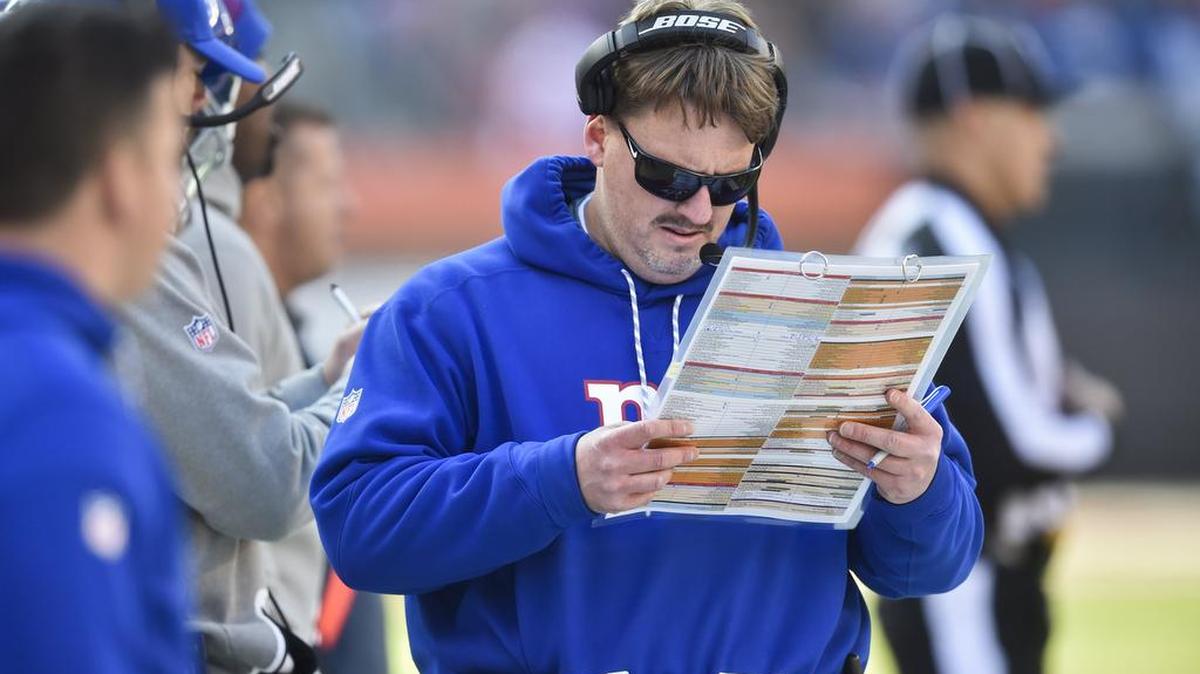 Giants coach Ben McAdoo used a walkie-talkie illegally when he lost communication with his quarterback, Eli Manning, against the Cowboys on Dec. 11.