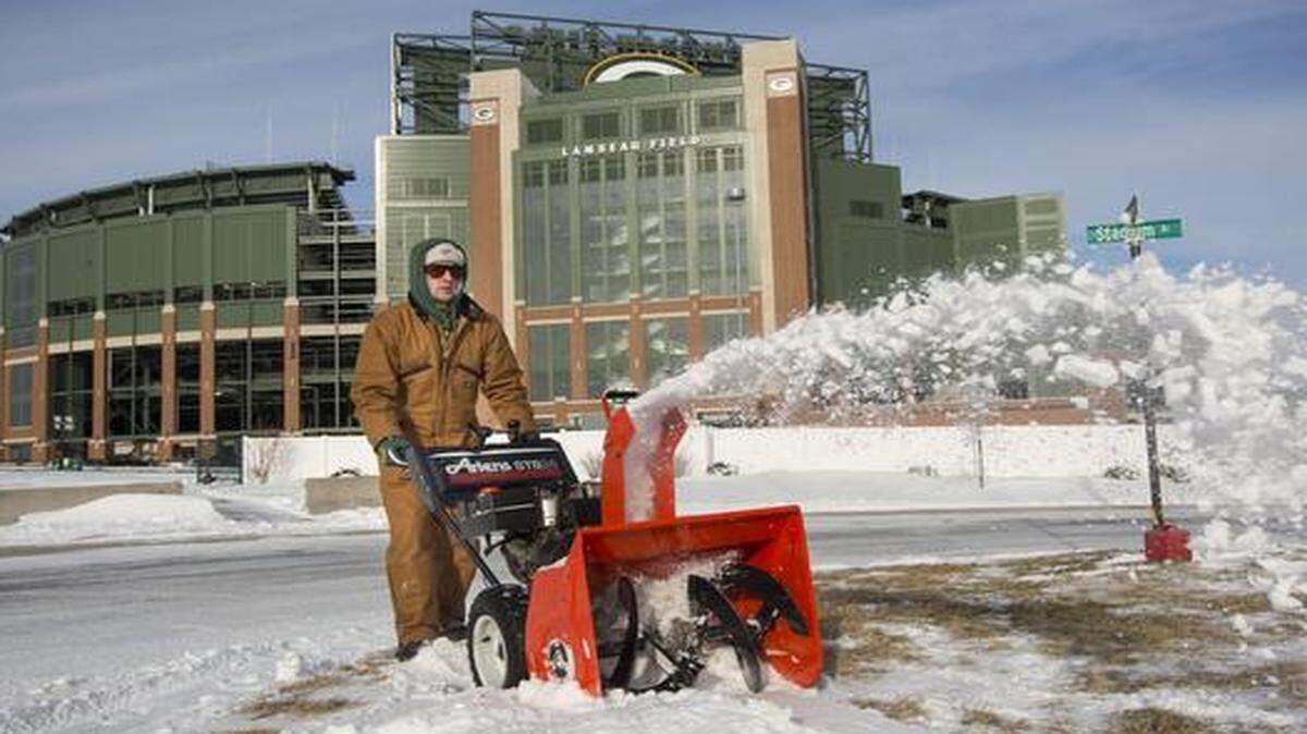 
Tim Loch clears snow from the front lawn of his home near Lambeau Field in Green Bay, Wis.. on Tuesday so he can park cars on it on Sunday during the Green Bay Packers game against the Dallas Cowboys. 
