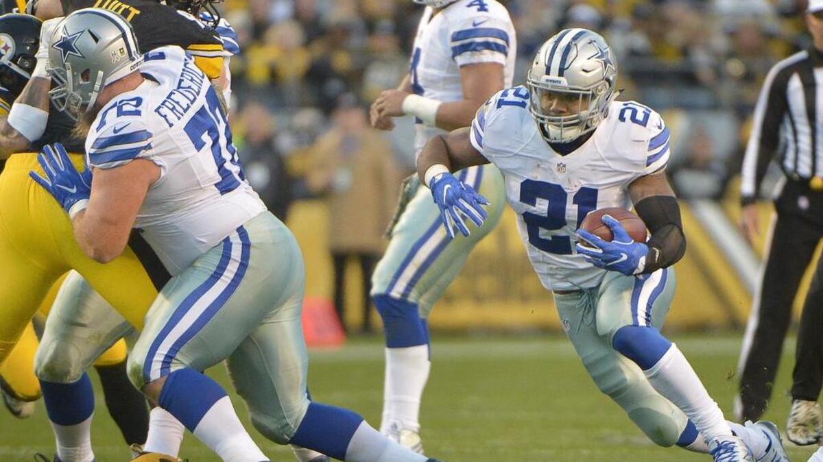 Cowboys center Travis Frederick (72) was the only lineman not to get a penalty Sunday.