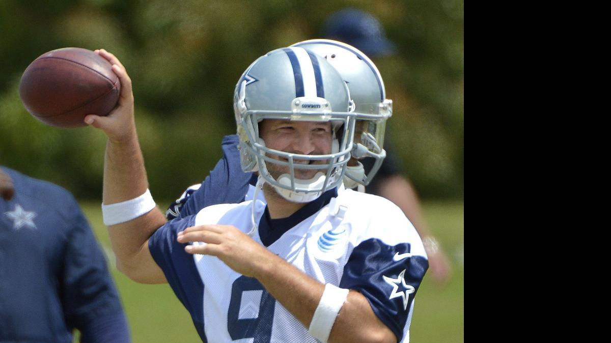 
Dallas Cowboys quarterback Tony Romo (9) criticized the NFL for its handling of the now-cancelled National Fantasy Football Convention. (Star-Telegram/Max Faulkner)
