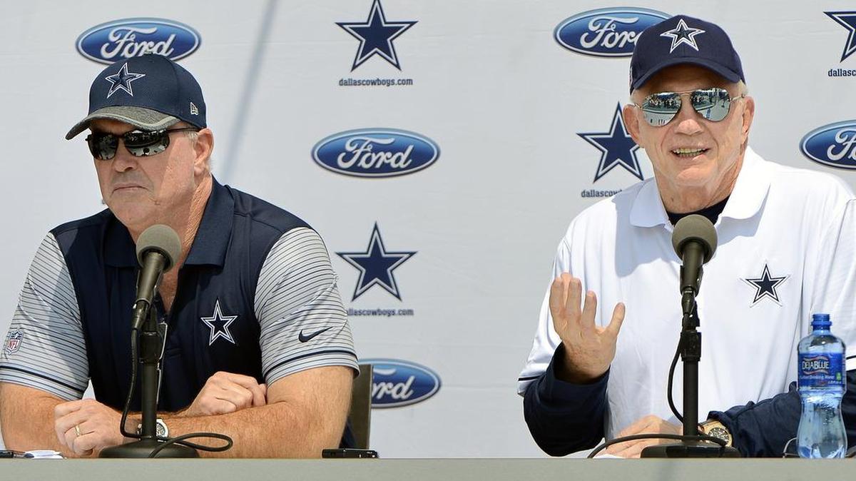 Jerry Jones, right, could ask his son, Stephen Jones, to serve as his presenter in Canton.