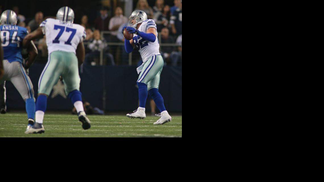 
Jason Witten hauls in a fourth-down catch to keep the Cowboys’ final drive alive Sunday. Witten finished with five catches for 63 yards.


