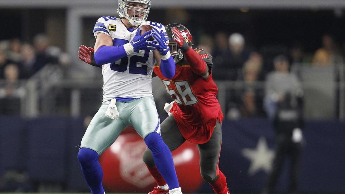 Cowboys tight end Jason Witten (82) had 10 catches, losing a fumble on one.