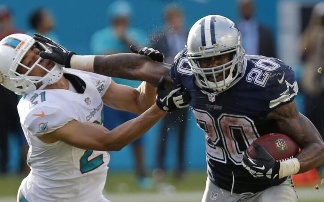Dallas Cowboys running back Darren McFadden had 29 carries against Miami.