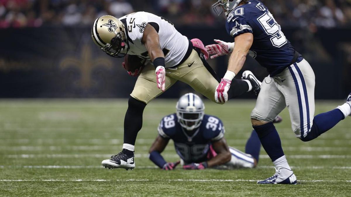 
Cowboys linebacker Sean Lee, right, was diagnosed with a concussion Sunday night against the Saints.
