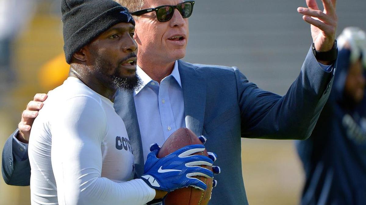Fox broadcaster and former Cowboys quarterback Troy Aikman talks with Dez Bryant before the Cowboys’ game at Green Bay in October.