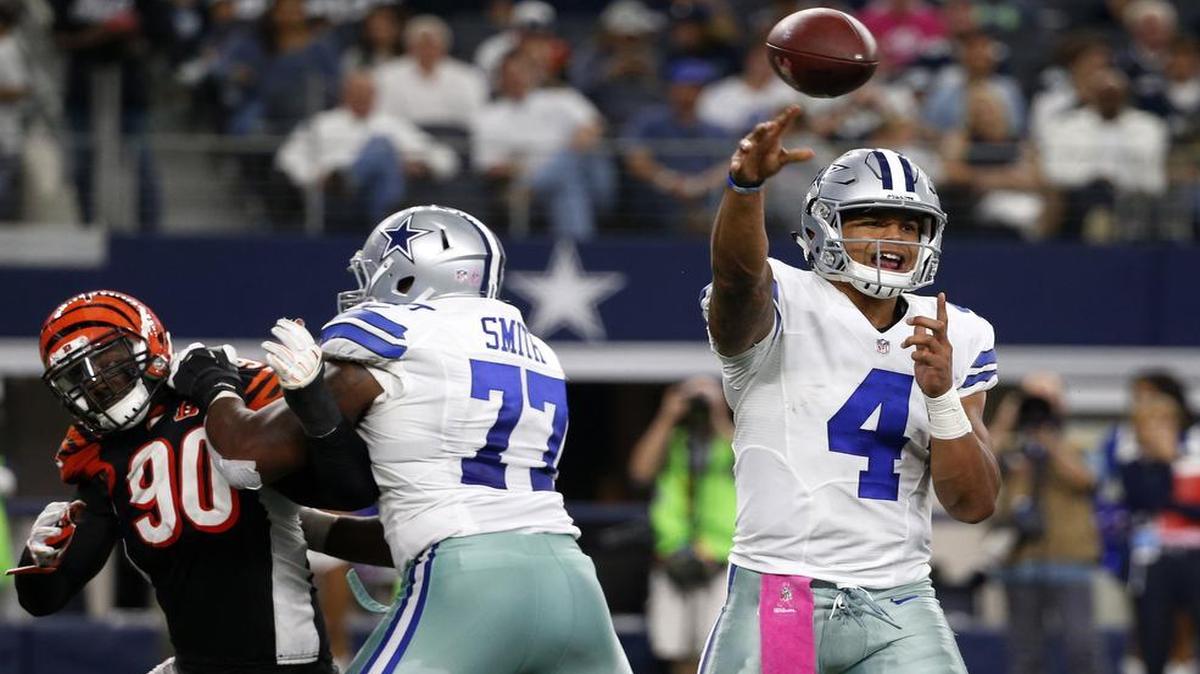 Dallas Cowboys left tackle Tyron Smith (77) helps protect quarterback Dak Prescott (4) as he passes the ball against the Cincinnati Bengals. Smith will be tasked with defending Prescott from Packers outside linebacker Nick Perry in Green Bay.
