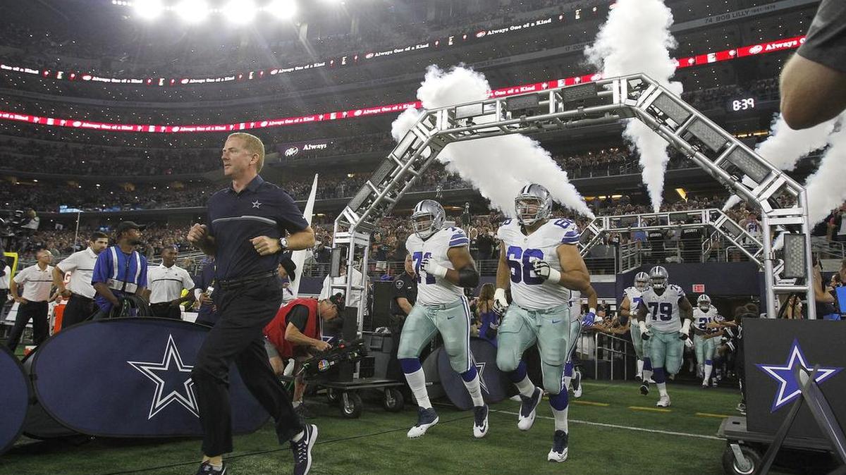 Jason Garrett and the Dallas Cowboys play the Tampa Bay Bucs at AT&T Stadium Sunday night.