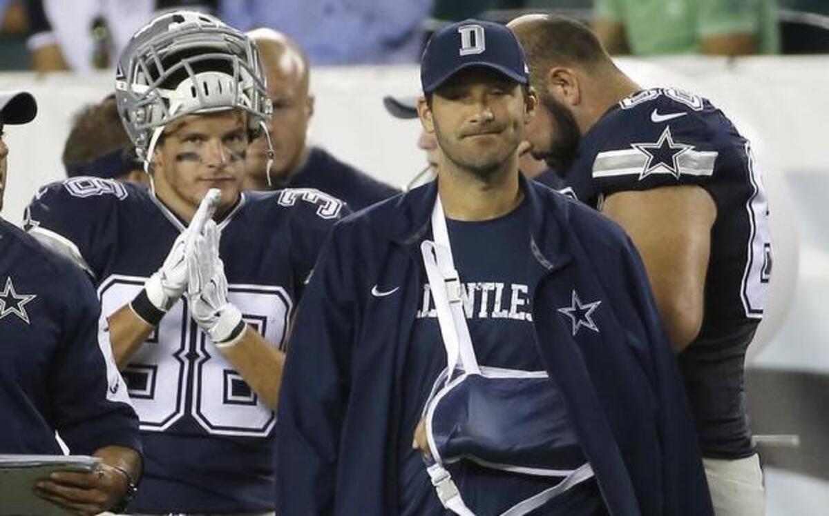 
Injured Cowboys quarterback Tony Romo watches from the sidelines after breaking his clavicle on Sunday in Philadelphia.
