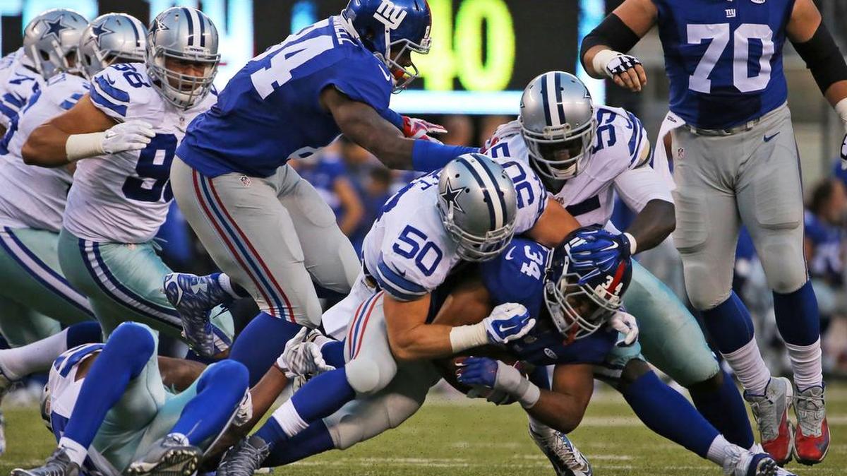 Cowboys linebacker Sean Lee, wrapping up Giants running back Shane Vereen, had a team-high nine tackles.