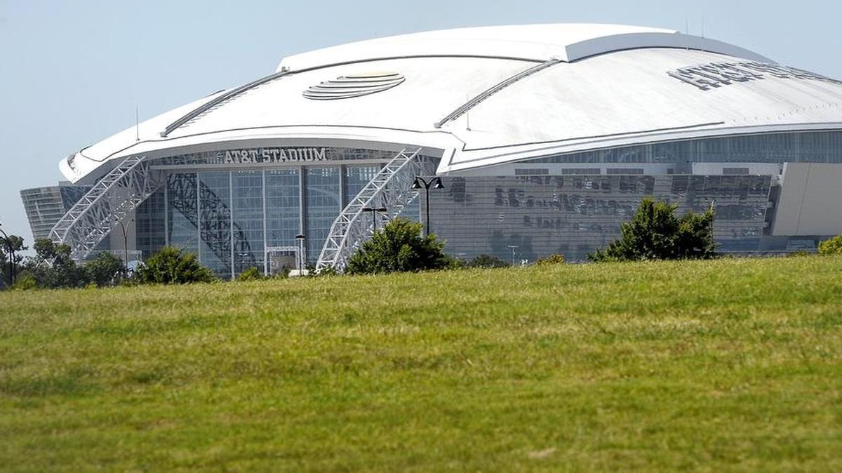 The Dallas Cowboys hosted the New York Giants in the season opener for both teams at AT&T Stadium in Arlington.