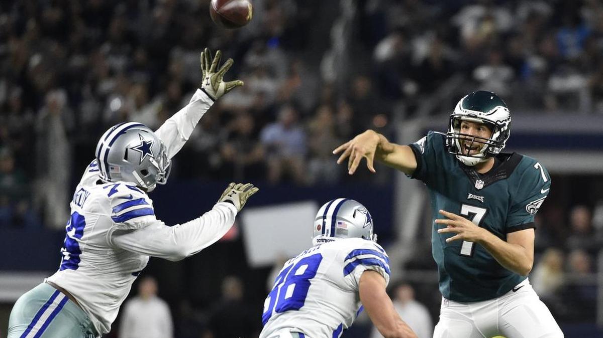 Cowboys defensive end Greg Hardy, left, defending Eagles quarterback Sam Bradford’s pass, had a sack and three tackles Sunday but also committed two penalties and appeared winded at times.