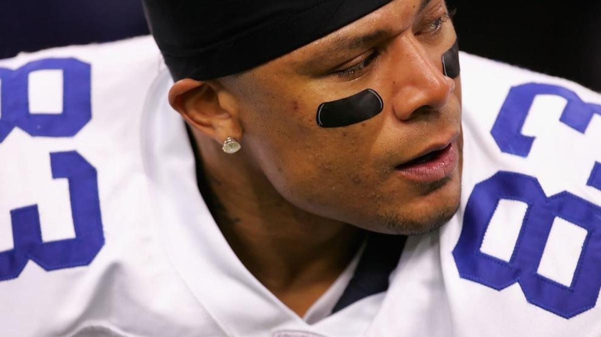 Former Dallas Cowboys wide receiver Terry Glenn died in an automobile accident Sunday.
