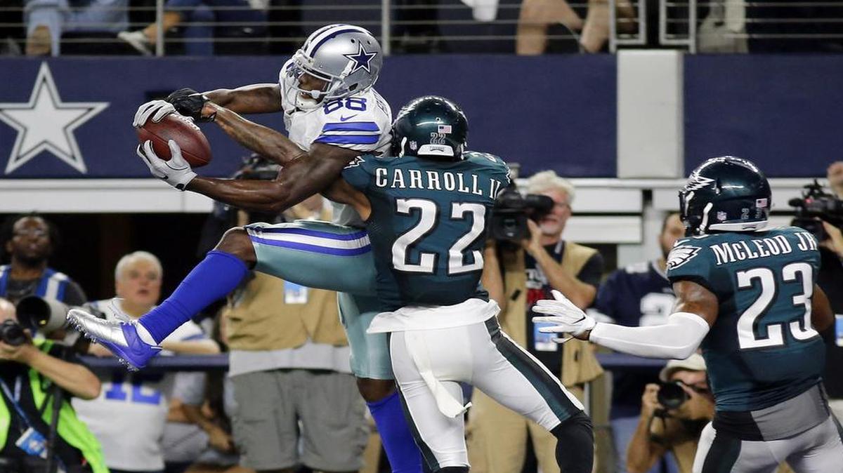 Cowboys receiver Dez Bryant snatches this pass for a fourth-quarter touchdown despite the coverage of Eagles cornerback Nolan Carroll.