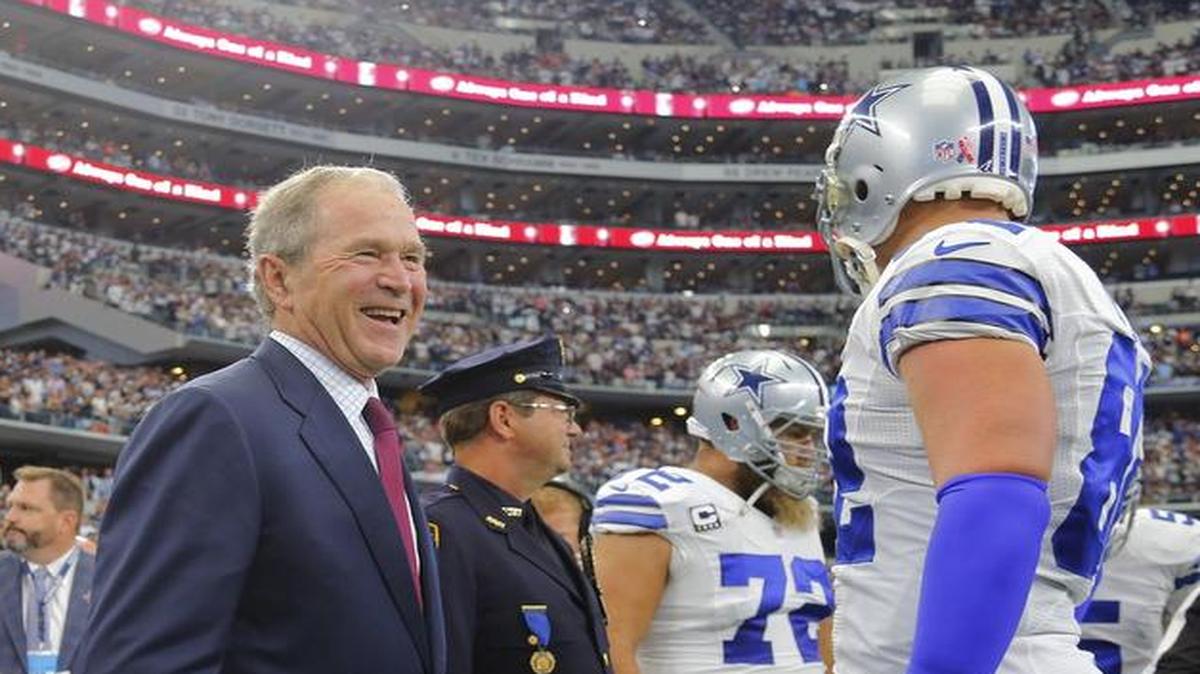 Cowboys tight end Jason Witten, right, talk with former President George W. Bush and his wife Laura and two New York City Police officers during the pregame ceremony on Sunday.