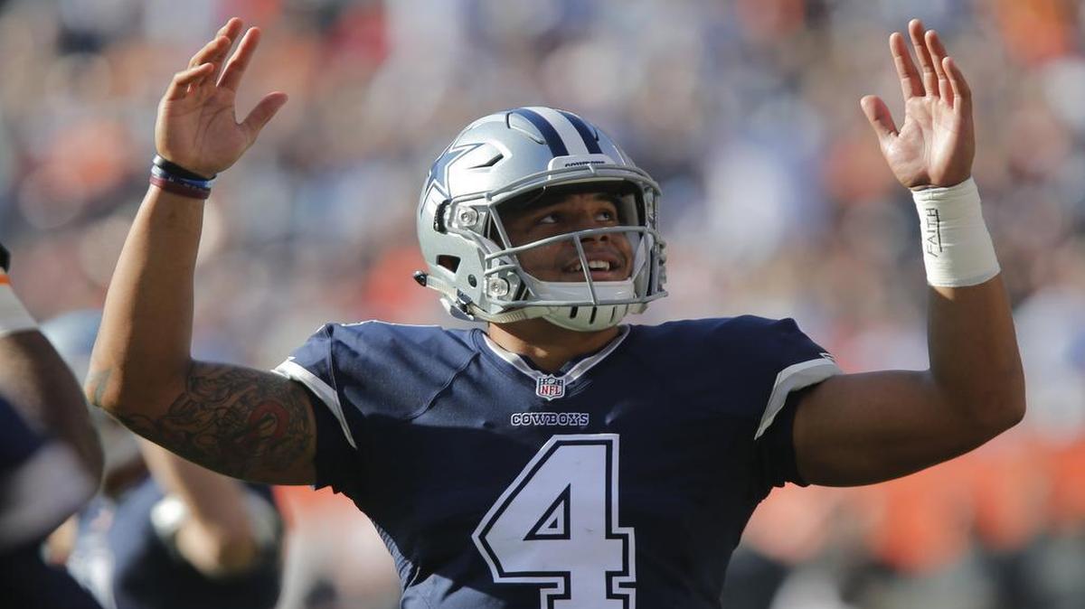 Dallas Cowboys quarterback Dak Prescott (4) signals touchdown after running back Ezekiel Elliott (21) scores in the second quarter. Prescott finished Sunday’s 35-10 win over the Cleveland Browns with a 141.8 passer rating, a season high and team record for a rookie.