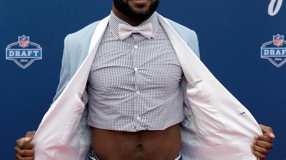 Ohio State running back Ezekiel Elliott’s attire caused quite a stir Thursday at the NFL Draft.