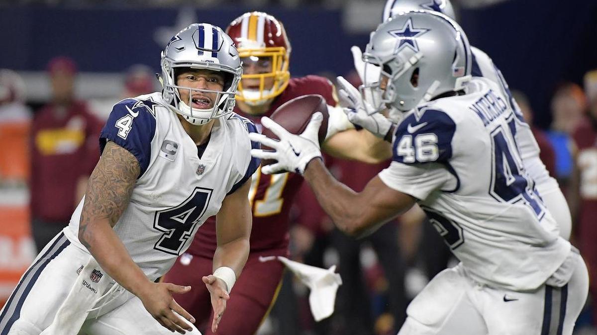 Dallas Cowboys quarterback Dak Prescott, left, pitches the ball to running back Alfred Morris for a 9-yard gain during the fourth quarter Thursday night.