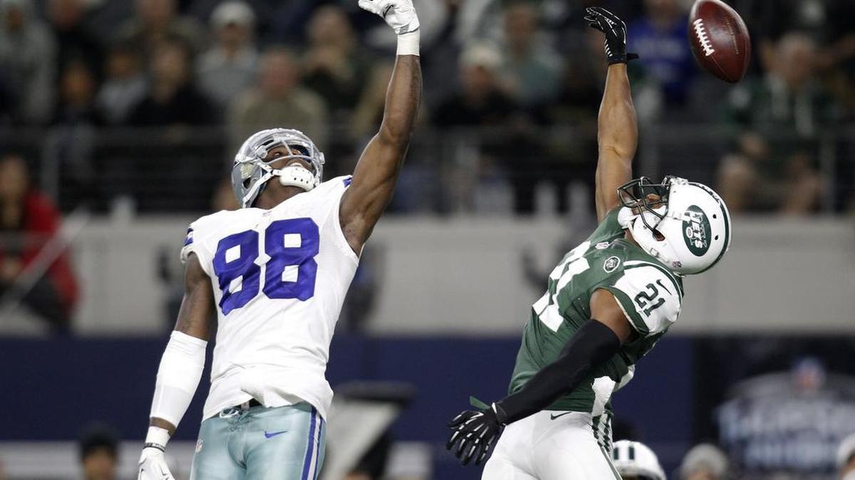 Dallas Cowboys wide receiver Dez Bryant (88) is unable to reach a pass from Kellen Moore as and New York Jets free safety Marcus Gilis makes a play for the ball that was intercepted by Marcus Williams late in the second half of an NFL football game, Saturday, Dec. 19, 2015, in Arlington, Texas. The Jets won 19-16.