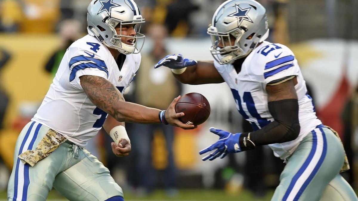 Ezekiel Elliott (21) and Dak Prescott (4) rank first and second respectively in Pro Bowl voting.
