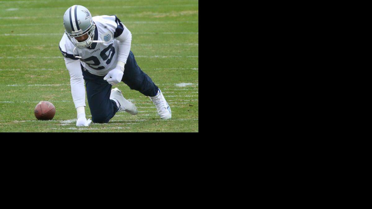 
DeMarco Murray, stretching Wednesday, is wearing a plastic shell under the glove on his left hand, the same protection Emmitt Smith and Terrell Owens used for similar injuries during their Cowboys’ careers.



