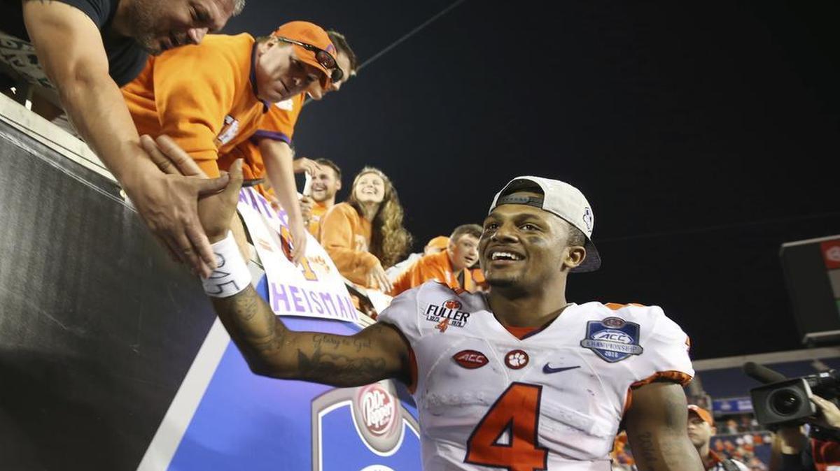 Clemson quarterback Deshaun Watson has won the Davey O’Brien Award for the second consecutive season.