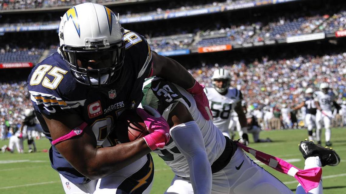 
Tight end Antonio Gates, scoring last year against the Jets, returns from a four-game suspension Monday to boost the Chargers’ offense.


