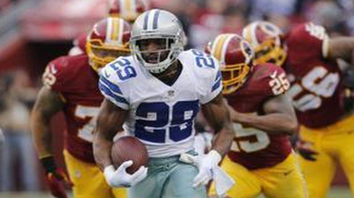 
Cowboys running back DeMarco Murray led the NFL in rushing and easily won Offensive Player of the Year.
