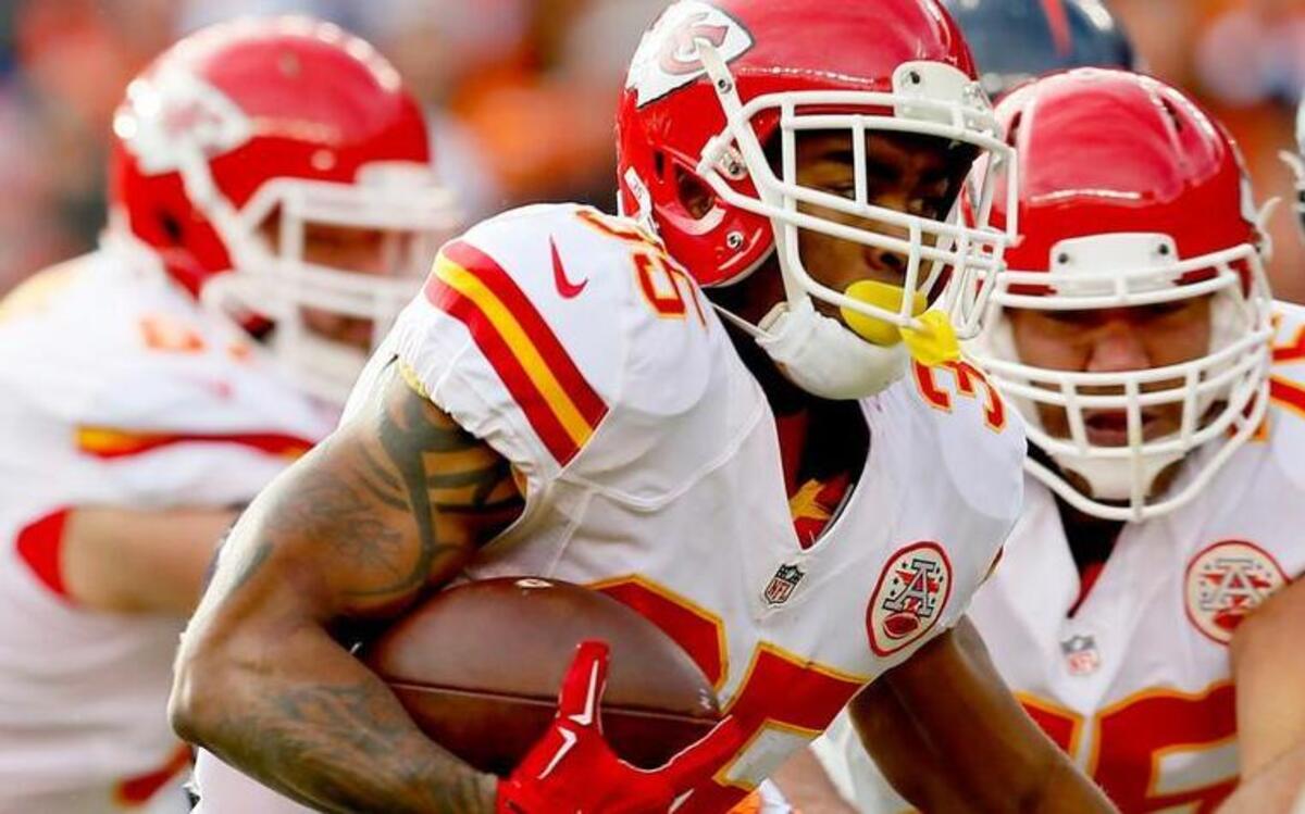 Chiefs running back Charcandrick West, above, has learned “how to be a pro” from injured Kansas City star Jamaal Charles.