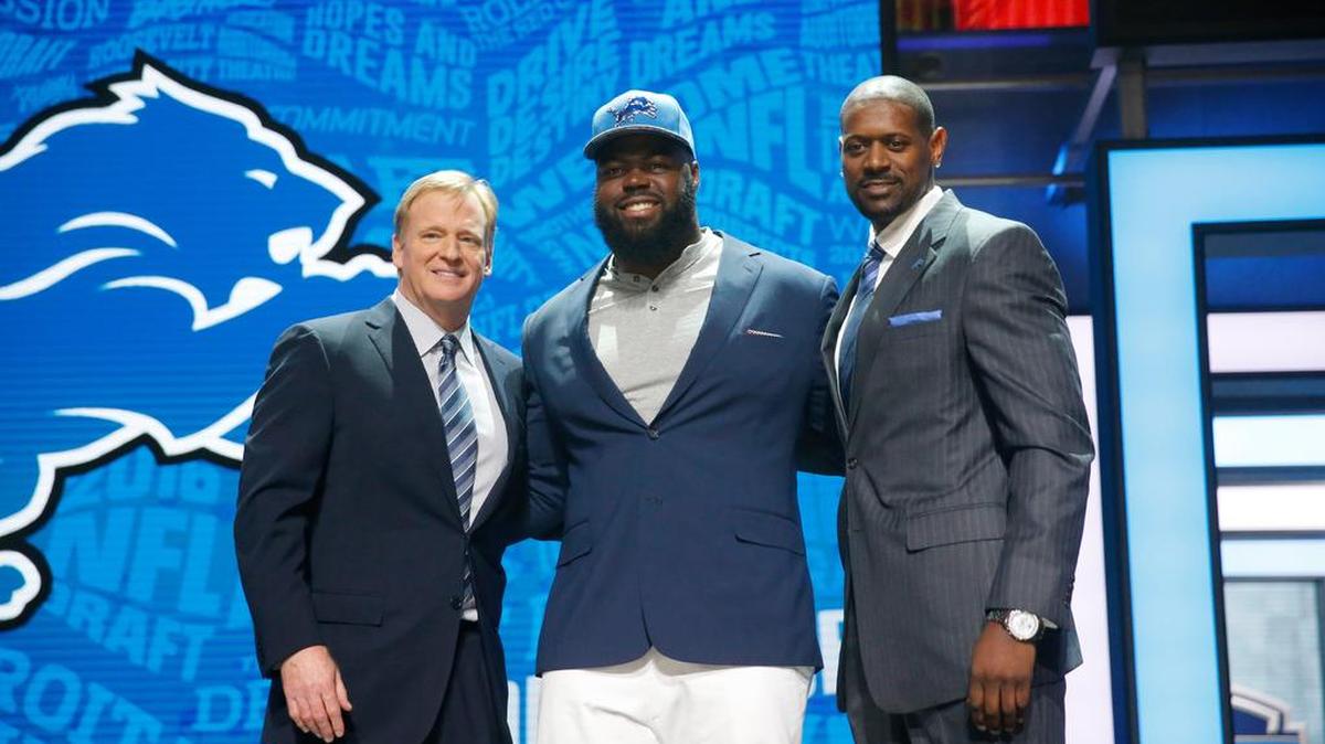 A’Shawn Robinson is flanked by NFL commissioner Roger Goodell, left, and former player Herman Moore.