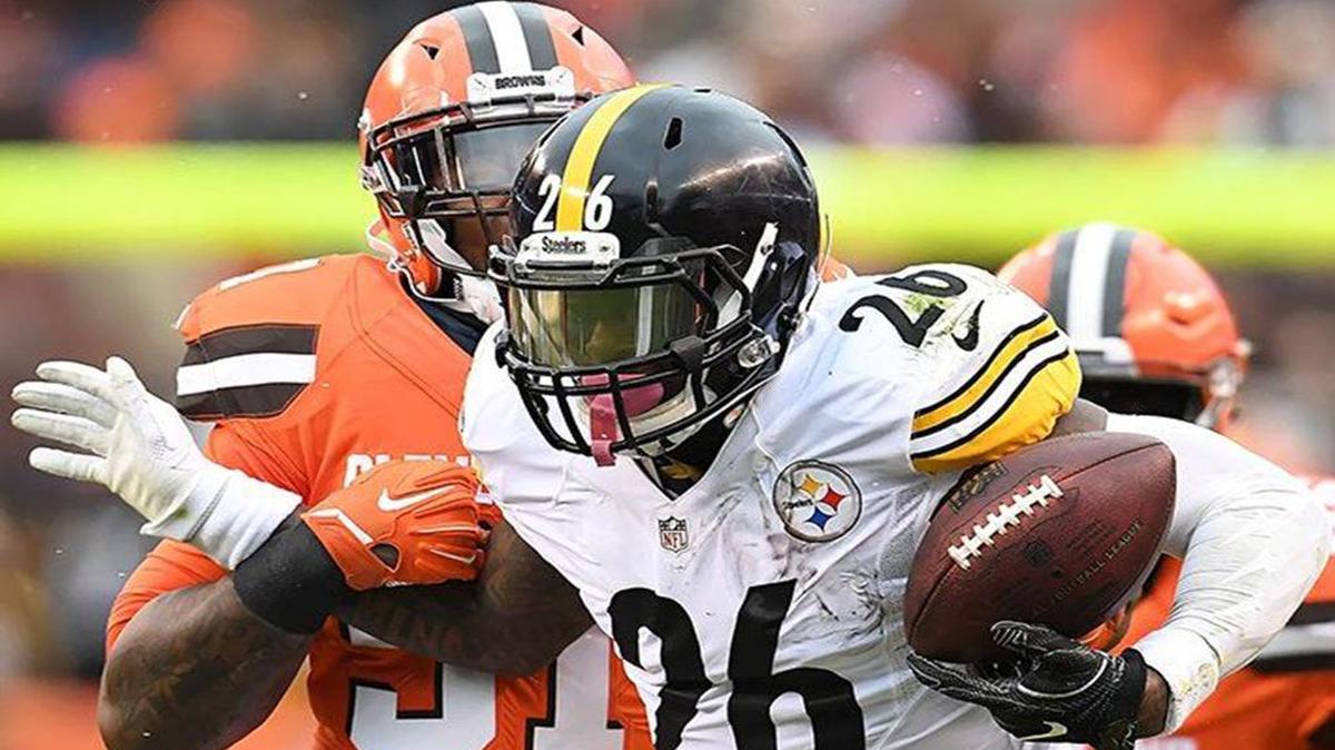 Steelers running back Le’Veon Bell, right, had his best game of the season last week while picking up 201 total yards against the Browns. Bell and the Steelers, tied for the AFC North lead, travel to take on the Indianapolis Colts at 7:30 p.m. Thursday on NBC (KXAS/Ch. 5).