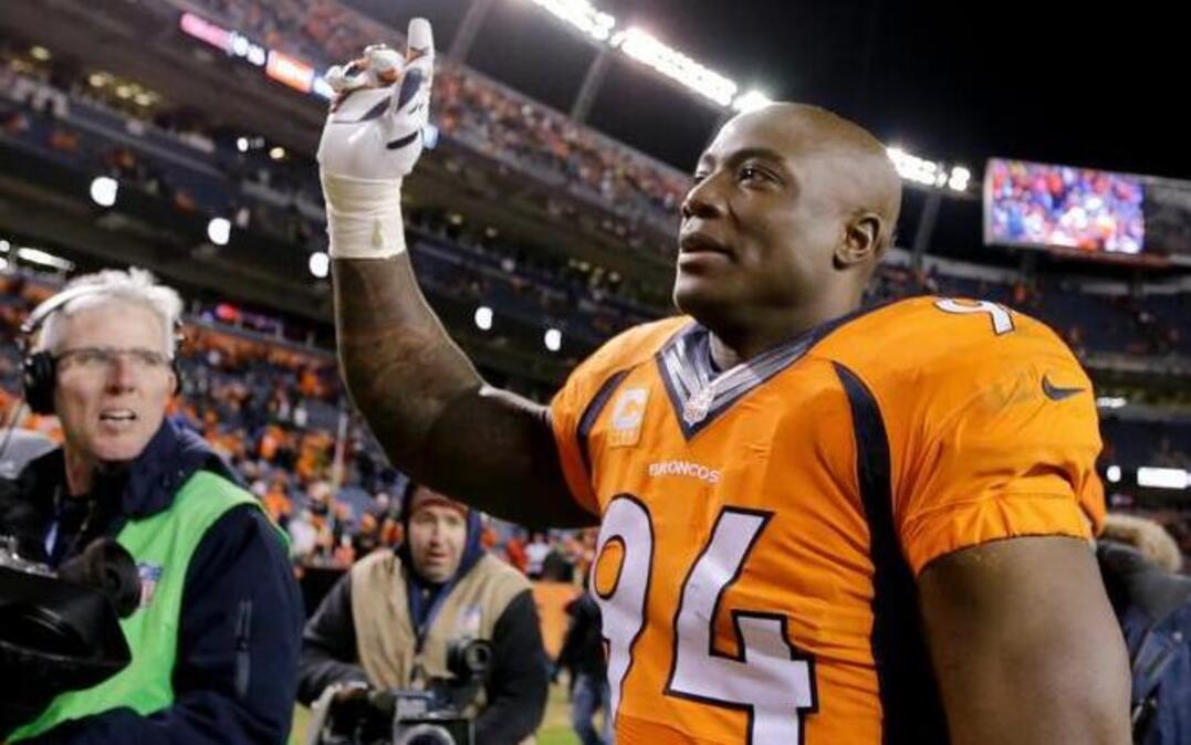 Denver Broncos outside linebacker DeMarcus Ware leaves the field after the team’s win against the Pittsburgh Steelers in an NFL football divisional playoff game, Sunday, Jan. 17, 2016, in Denver.