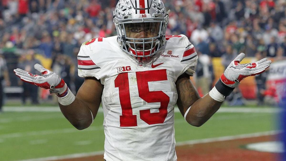 Ohio State draft prospect Ezekiel Elliott is a versatile running back and was the Gatorade Track Athlete of the Year as a high school senior in Missouri.