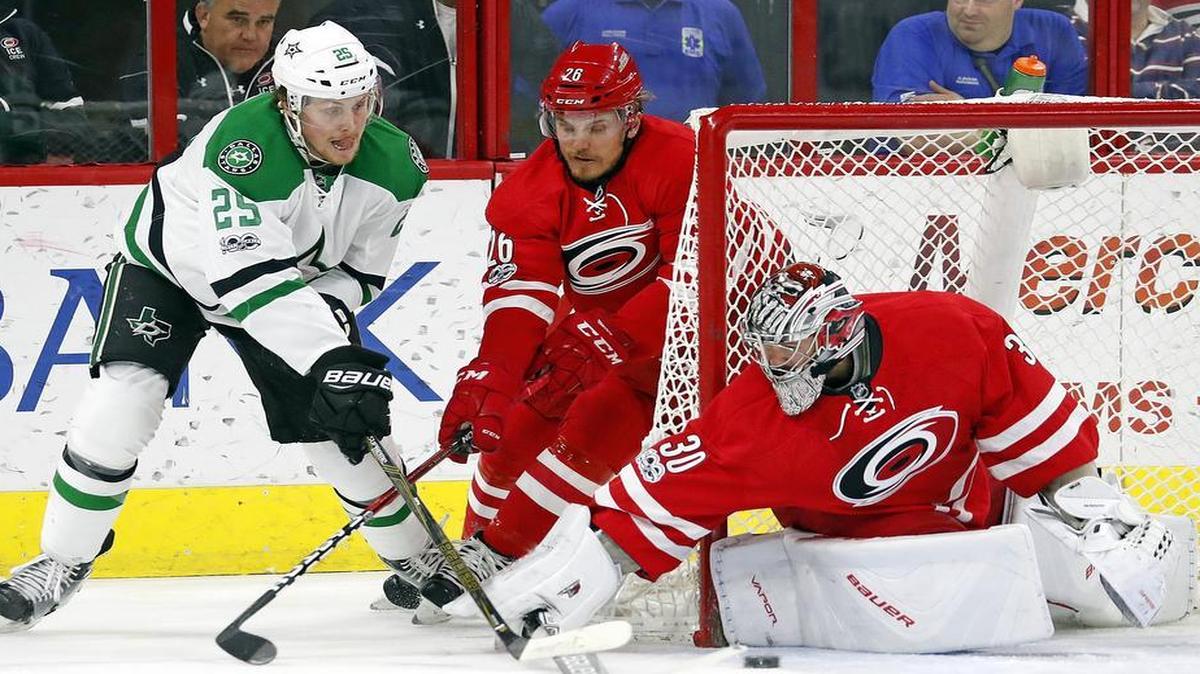 Stars right wing Brett Ritchie works the puck against Hurricanes defenseman Matt Tennyson and goalie Cam Ward.