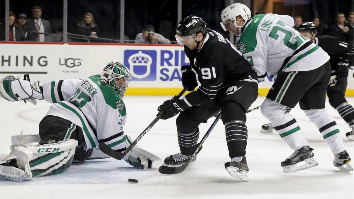 New York Islanders center John Tavares was a pain in the side of Dallas Stars goalie Kari Lehtonen on Thursday night. While Lehtonen blocked this shot, Tavares had a first-period goal and a third-period score on a breakaway in the Islanders’ 3-0 victory.