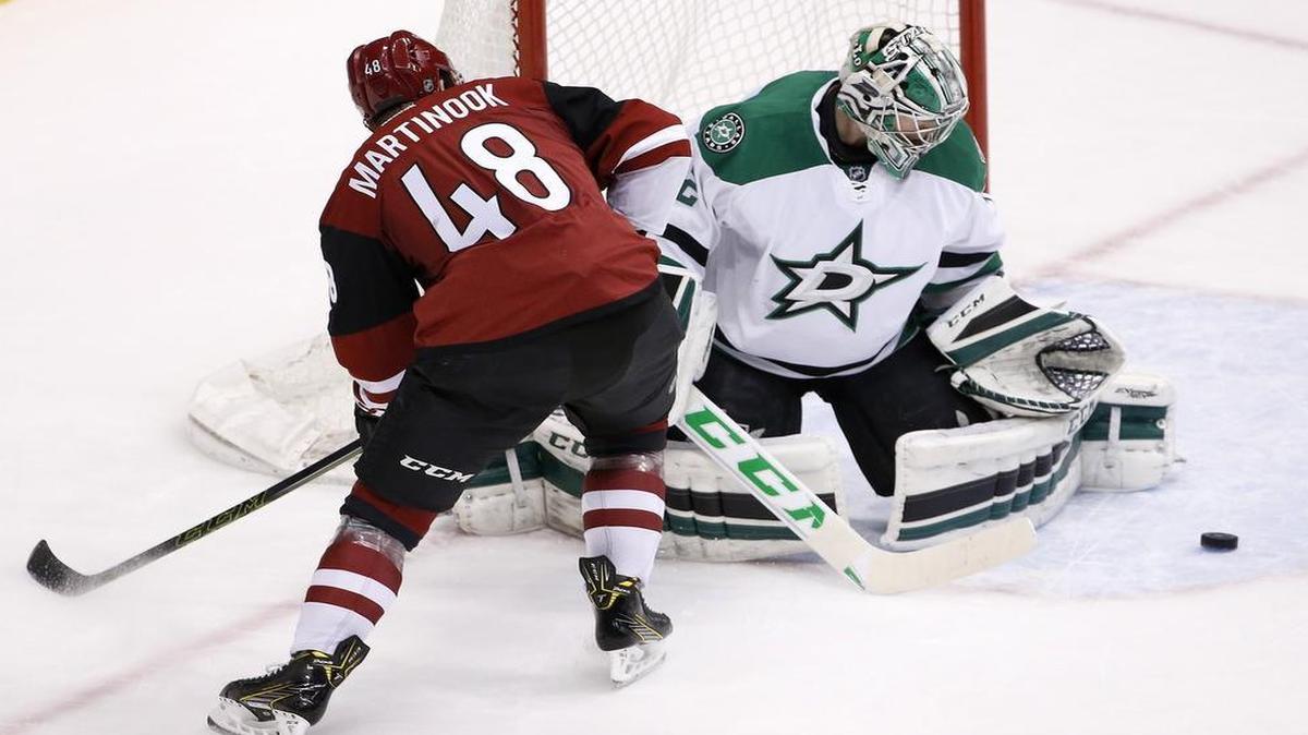 Stars goalie Kari Lehtonen makes a save on a shot by Coyotes forward Jordan Martinook (48) during the second period of last week’s game in Arizona. Lehtonen, who is 23-10-2 this season, made 26 saves, but gave up three goals in a 3-1 loss.