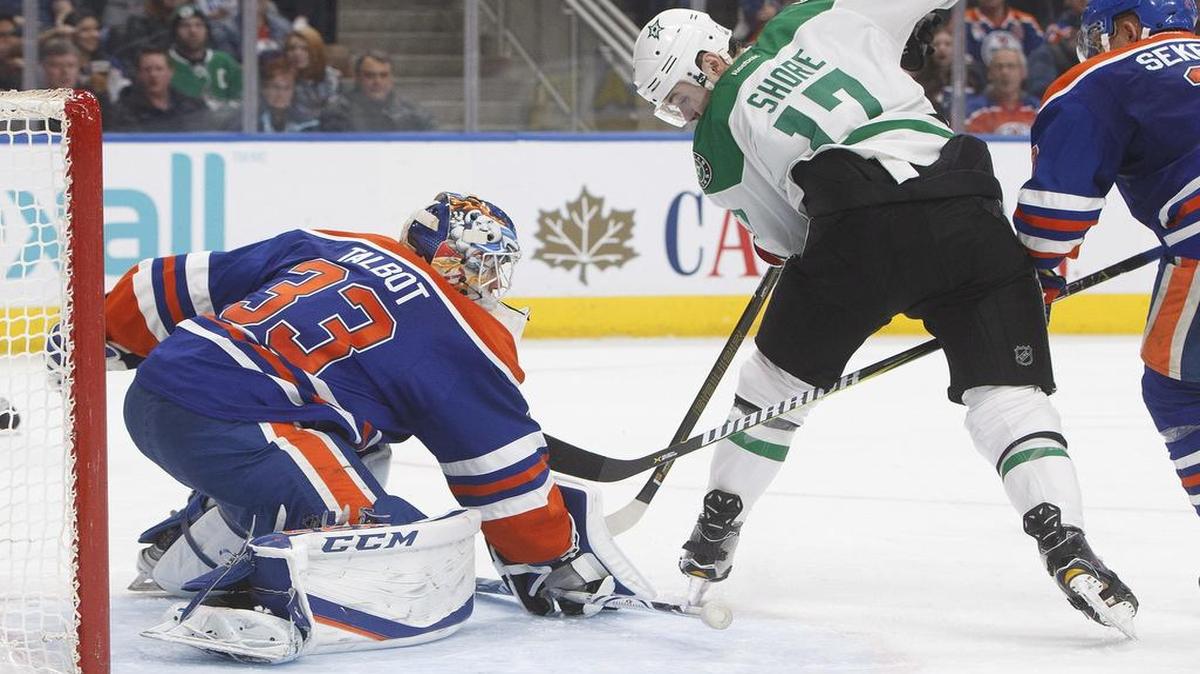 Devin Shore (17) and the Dallas Stars are looking for a way out of a three-game tailspin in which they’ve given up 17 goals, including seven in Tuesday’s loss to the Edmonton Oilers.