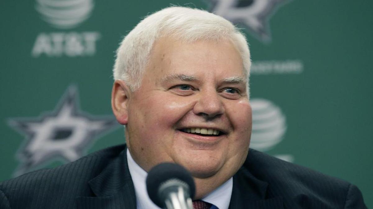 Jim Montgomery will replace Ken Hitchock as coach of the Dallas Stars.