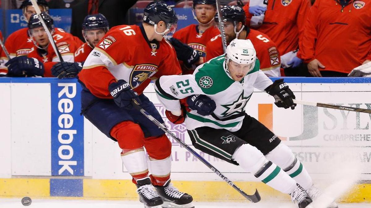 Stars right wing Brett Ritchie (25) and Panthers center Aleksander Barkov (16) battle for the puck during the first period.