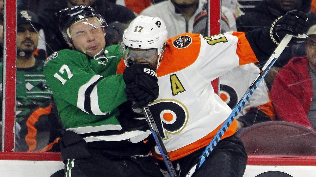 The Stars’ Devin Shore, left, and Flyers’ Wayne Simmonds got a taste of the competition between the two teams a week ago in Philadelphia. Their second and final regular-season meeting is at 1 p.m. Saturday in Dallas.