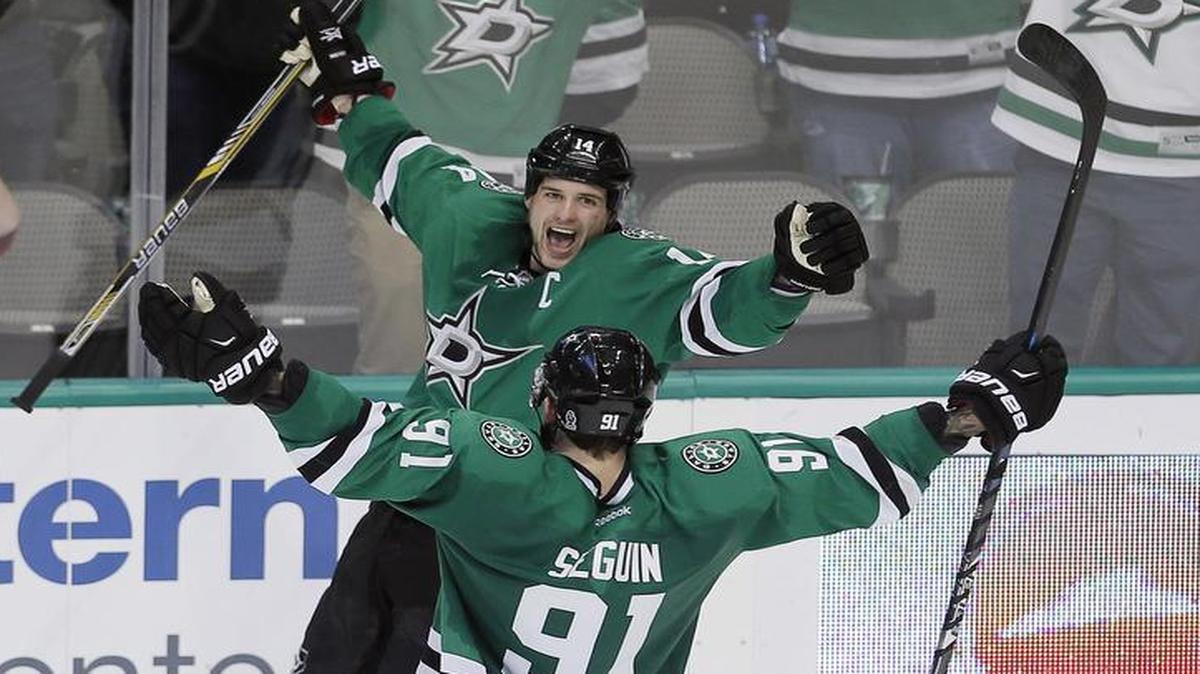 Stars forward Jamie Benn, above, celebrating with Tyler Seguin, has recorded 10 points (5 goals, 5 assists) in his past nine games entering Tuesday’s matchup in Detroit.