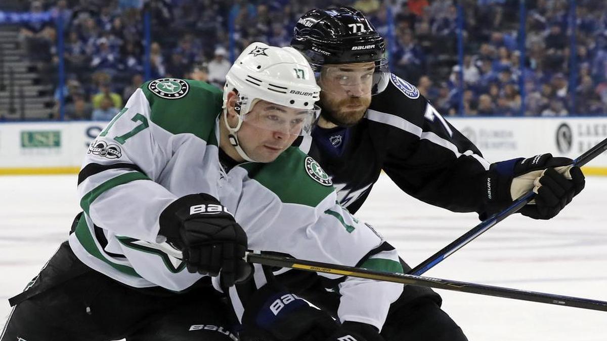 Dallas Stars’ Devin Shore races for the puck with Tampa Bay Lightning’s Victor Hedman, of Sweden, during the first period Sunday.