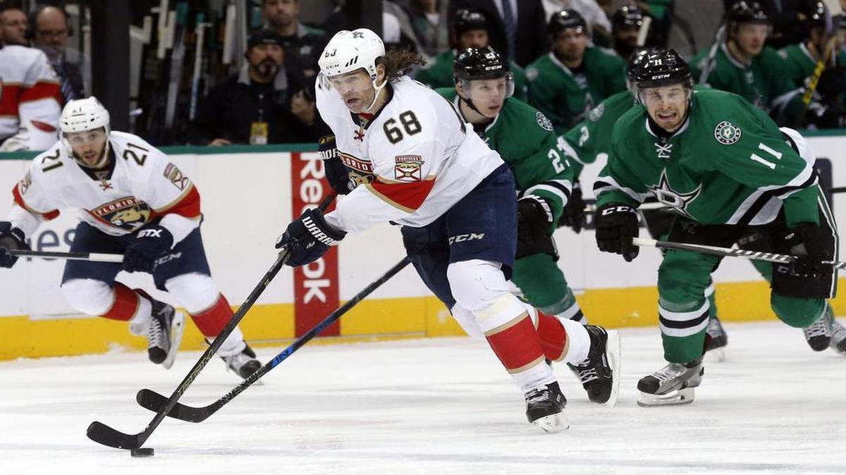 Jaromir Jagr, center, leads a Panthers fast break Saturday. Jagr, 44, who is second on the NHL’s career scoring list, had a goal and an assist in Florida’s 3-1 victory.