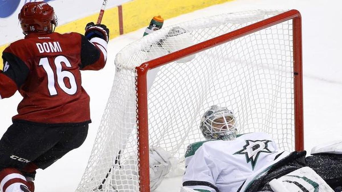 Stars goalie Antti Niemi was victimized for five goals, including this one by Arizona’s Max Domi, left, in a 6-3 Coyotes win last month in Glendale, Ariz. The teams’ second of three meetings this season is Thursday night in the desert starting at 9 p.m. on FSSW.