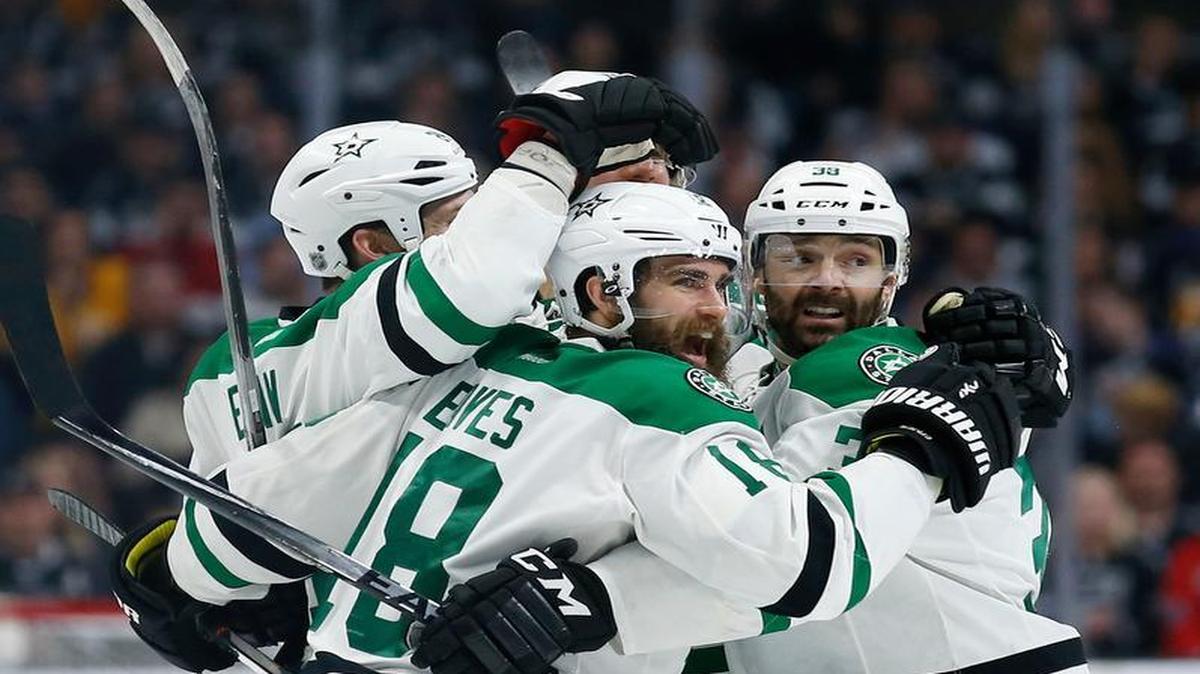 Patrick Eaves, left, and Vernon Fiddler, right, celebrate with their Stars teammates after defenseman Jordie Benn scored in a third-period goal on April 2 against the Los Angeles Kings.