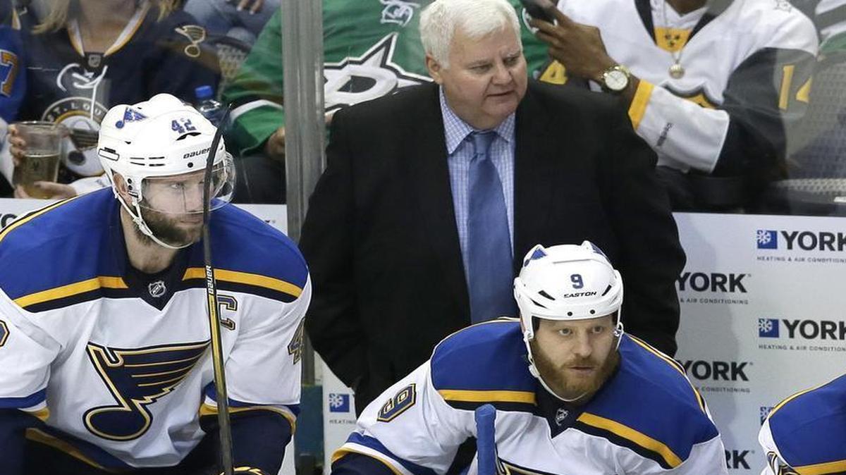 St. Louis Blues coach Ken Hitchcock, center top, will have David Backes (42), Steve Ott (9) and Scottie Upshall (10) ready for a bruising battle on Sunday in Dallas after watching Friday’s loss.