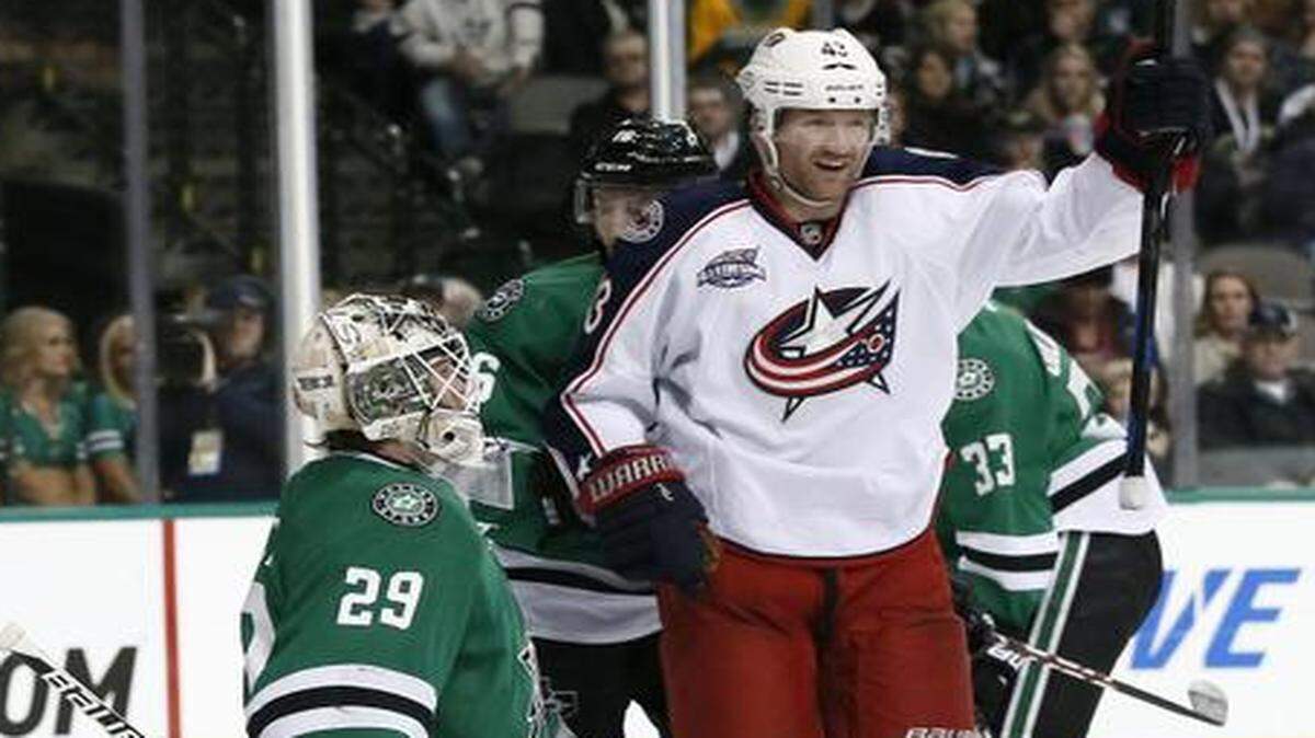 
The Blue Jackets’ Scott Hartnell, right, celebrates Kevin Connauton’s goal in front of Stars goalie Anders Lindback.


