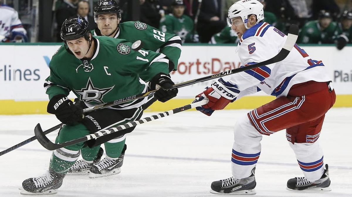 
Early season play, especially from the likes of NHL scoring champ Jamie Benn, left, might set the tone for the Dallas Stars.
